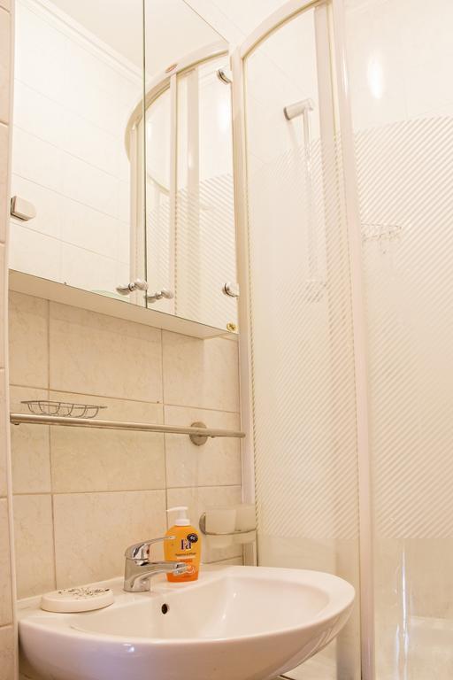 Kyiv Apartment In The City Center On Turgenevskaya Street Extérieur photo